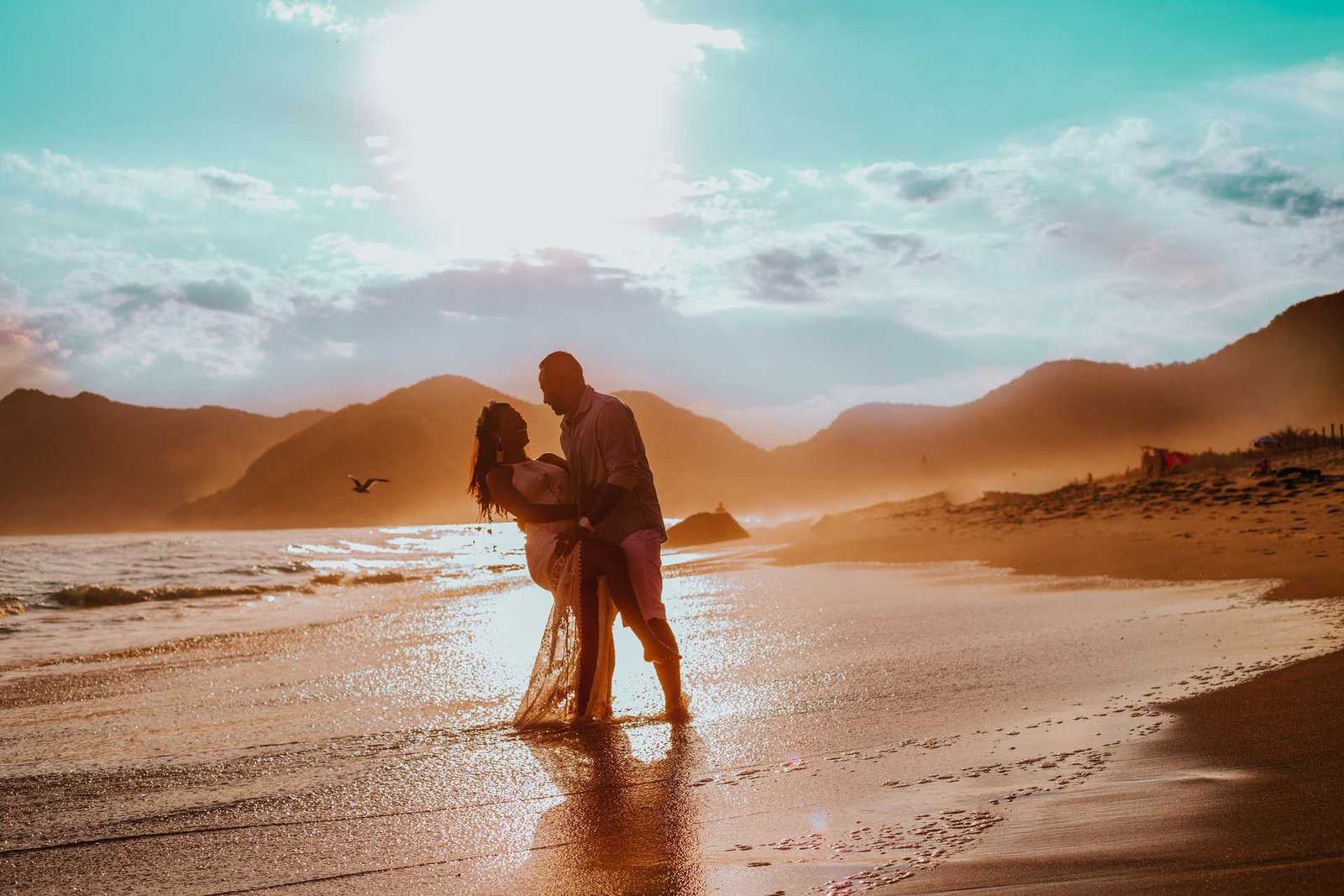 Instagram: 40 best beach captions for couples!