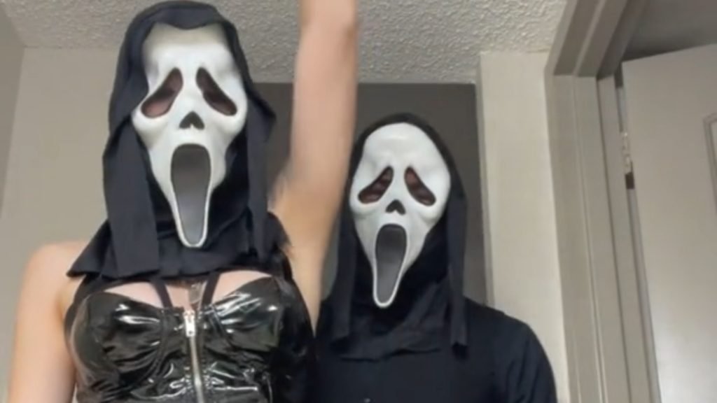 Couple does the Ghostface TikTok trend